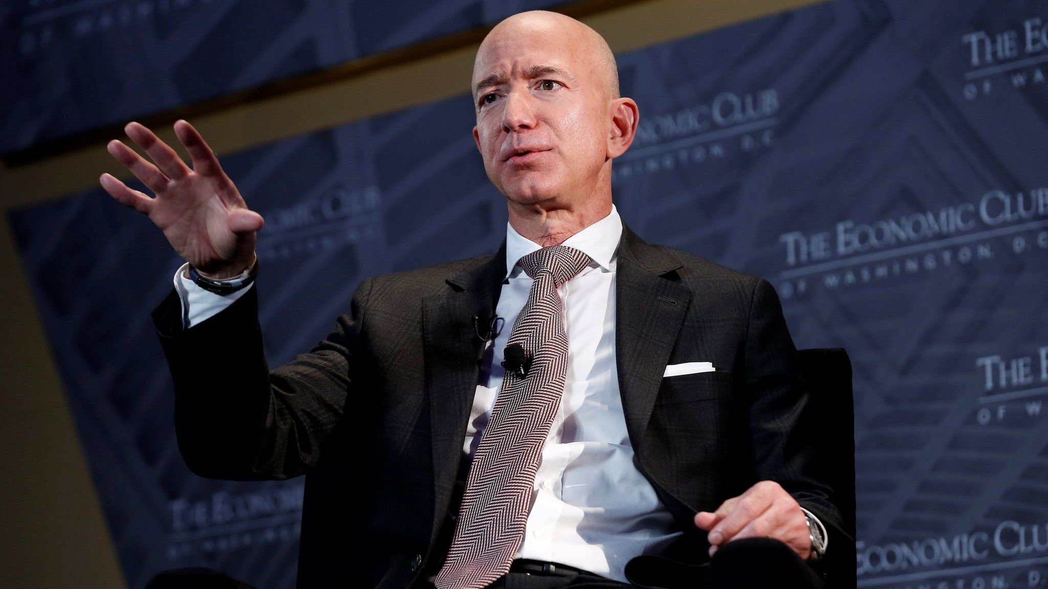  Jeff Bezos va renunţa în acest an la funcţia de director general al Amazon şi va deveni preşedinte executiv