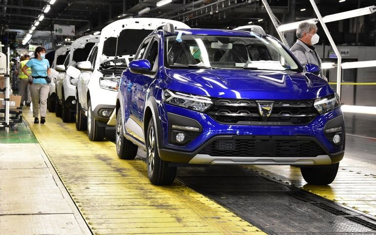  Dacia și-a oprit producția din cauza crizei globale de semiconductori