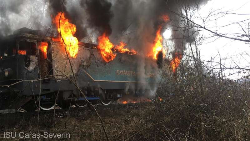  Caraş-Severin: Locomotiva unui tren de marfă a luat foc la Domaşnea