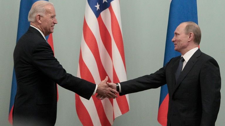  Biden schimbă ferm registrul, în comparaţie cu Trump, faţă de Putin