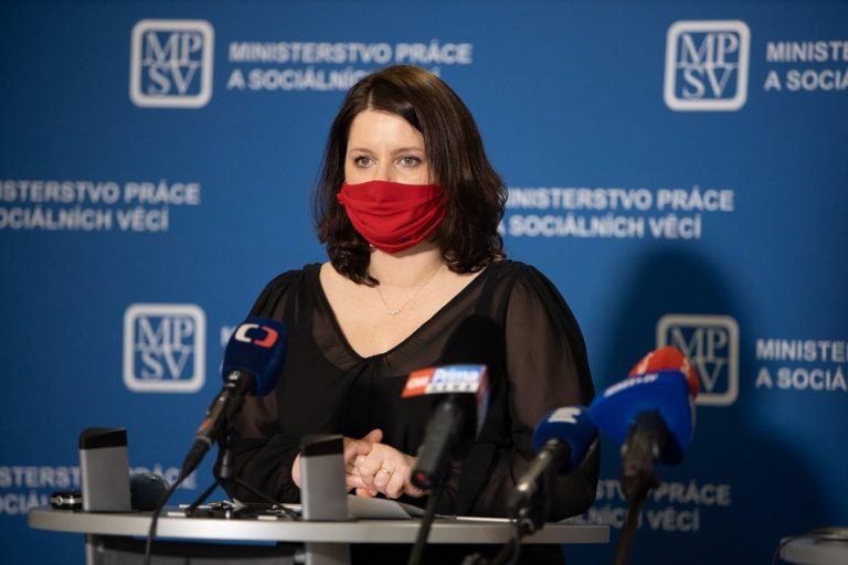  Ministrul muncii din Cehia îşi cere scuze după ce a comparat pandemia cu al doilea război mondial
