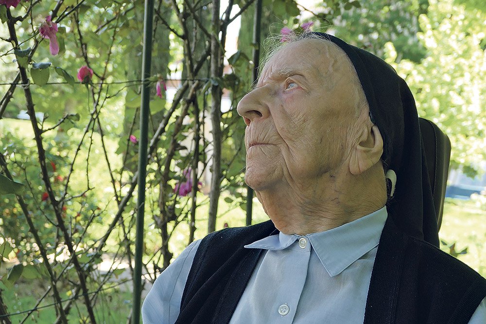  O călugăriţă de 117 ani, cea mai vârstnică persoană din Europa, s-a vindecat de COVID