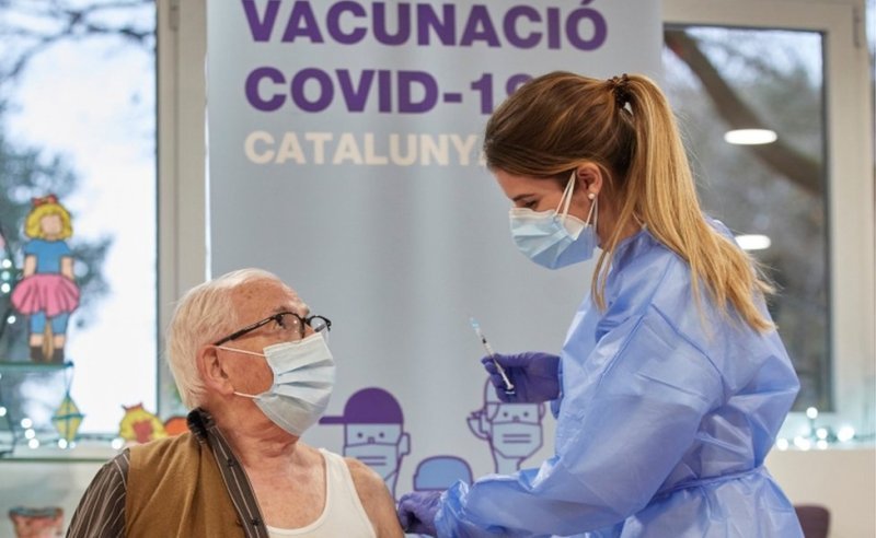  În Spania, persoanele infectate cu coronavirus vor trebui să aştepte 6 luni până la vaccinare