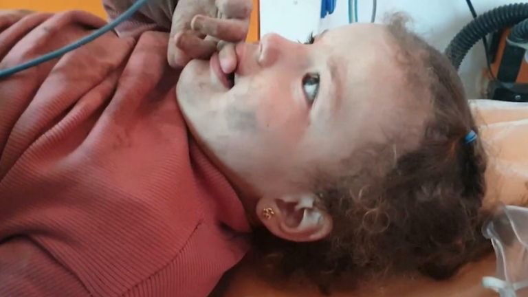  VIDEO: Salvare miraculoasă a unei fetițe care a căzut într-o fântână secată