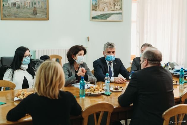  Ambasadoarea Franţei în România, Laurence Auer, a vizitat astăzi UMF Iași