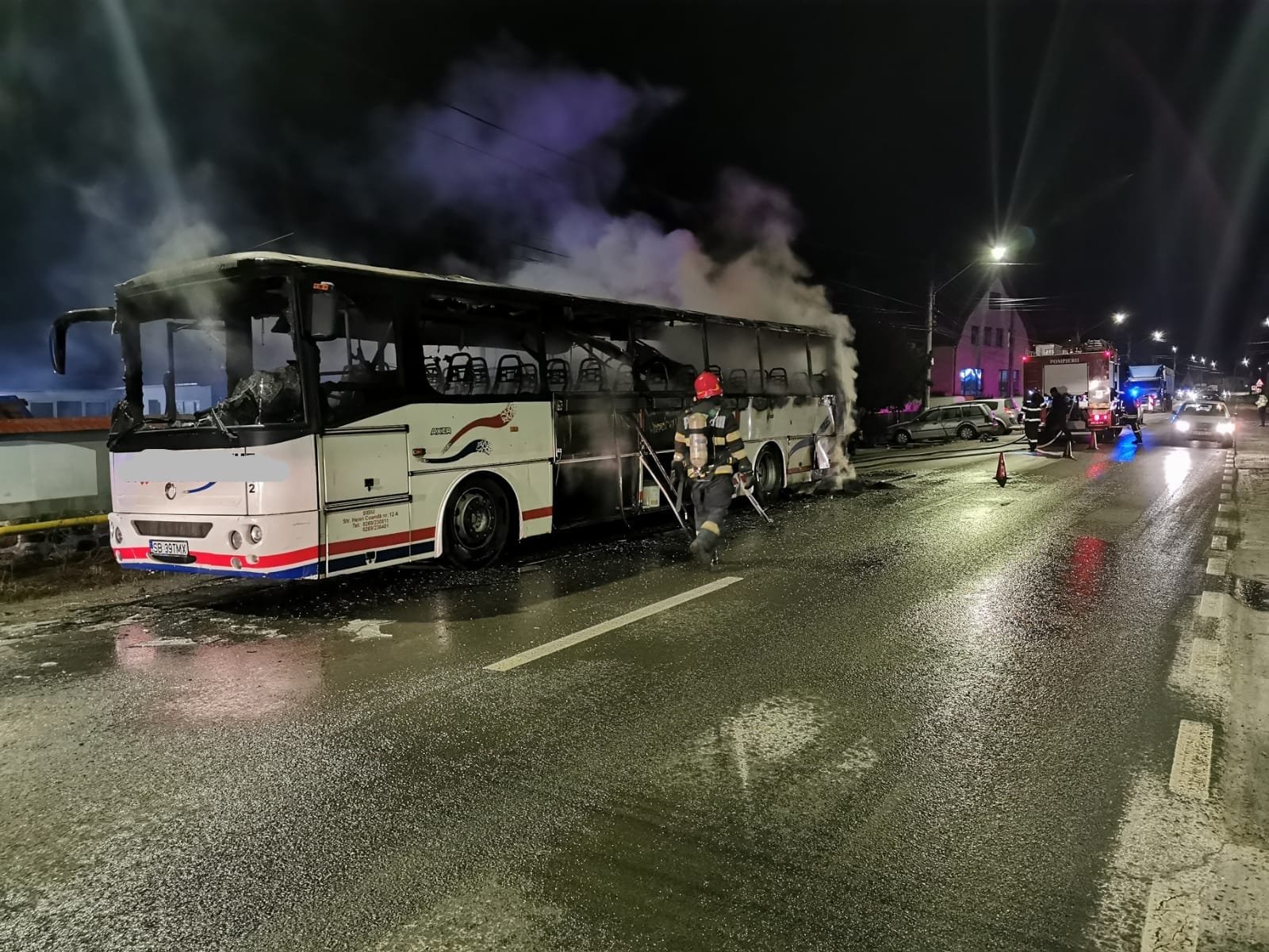  Un autobuz plin cu pasageri a luat foc în mers la Sibiu