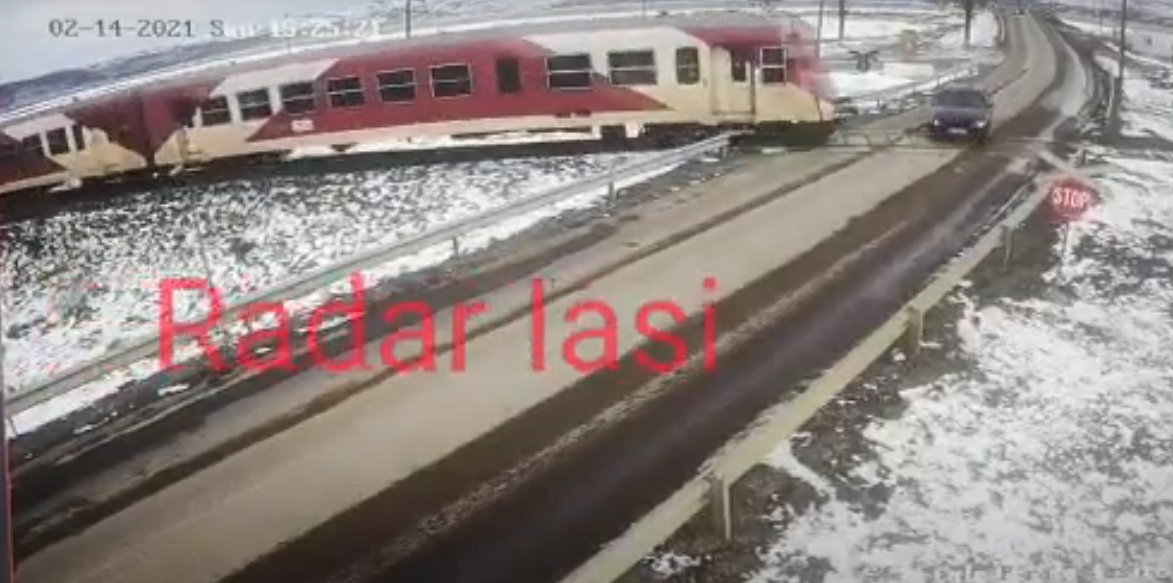  VIDEO Tragedia de la Vlădeni: momentul în care șoferul BMW-ul s-a aruncat pur și simplu în fața trenului