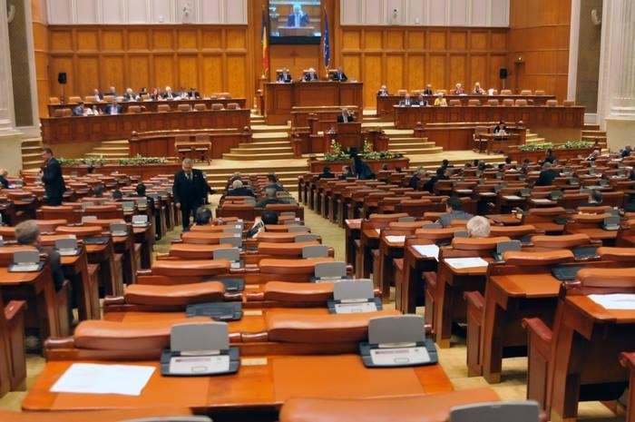  Parlamentul a adoptat, în plen reunit, eliminarea pensiilor speciale ale parlamentarilor