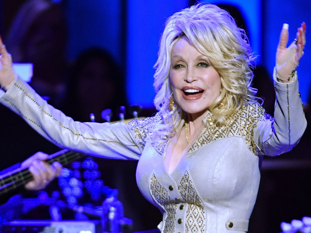  Cântăreaţa Dolly Parton le-a cerut autorităţilor să renunţe la ideea de a ridica o statuie a ei