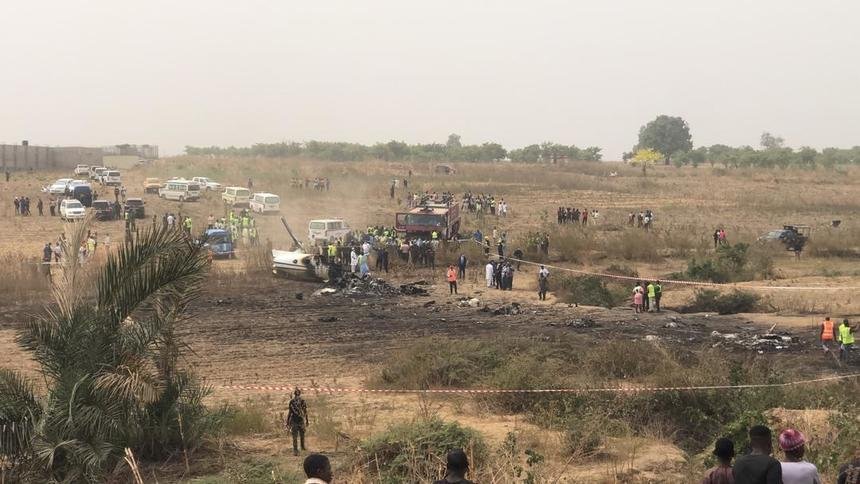  Un avion s-a prăbuşit în Nigeria. Au murit toate persoanele care erau la bord