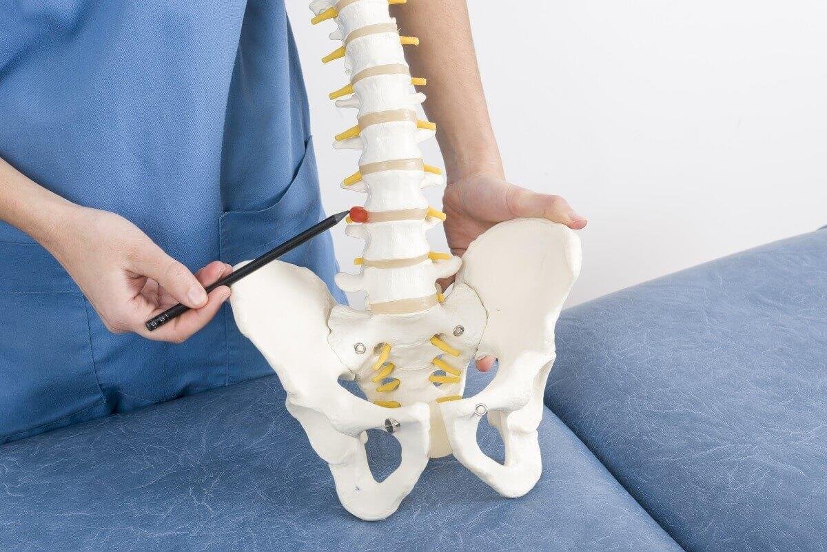  Operaţie complexă la coloana vertebrală pentru o tânără de 33 de ani
