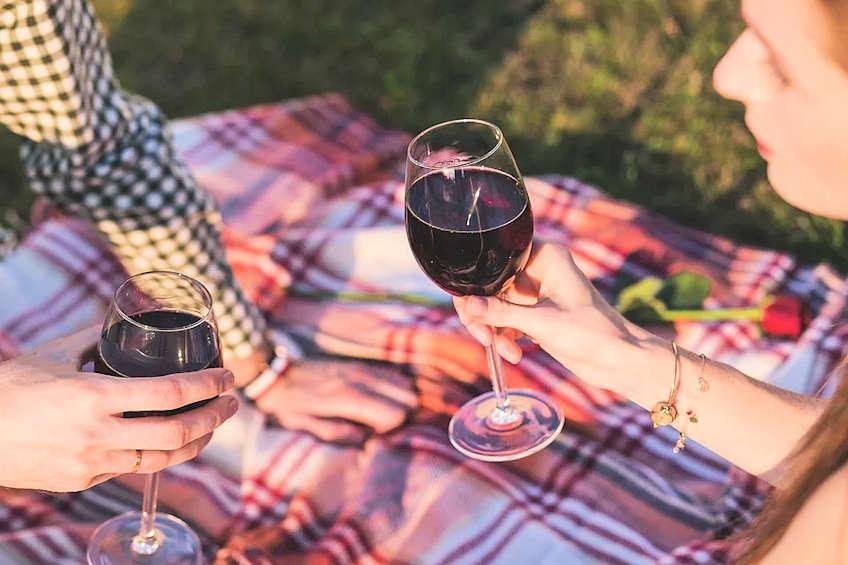  O româncă s-a mutat pe Costa de Azur şi organizează picnicuri pentru turiştii din sudul Franţei