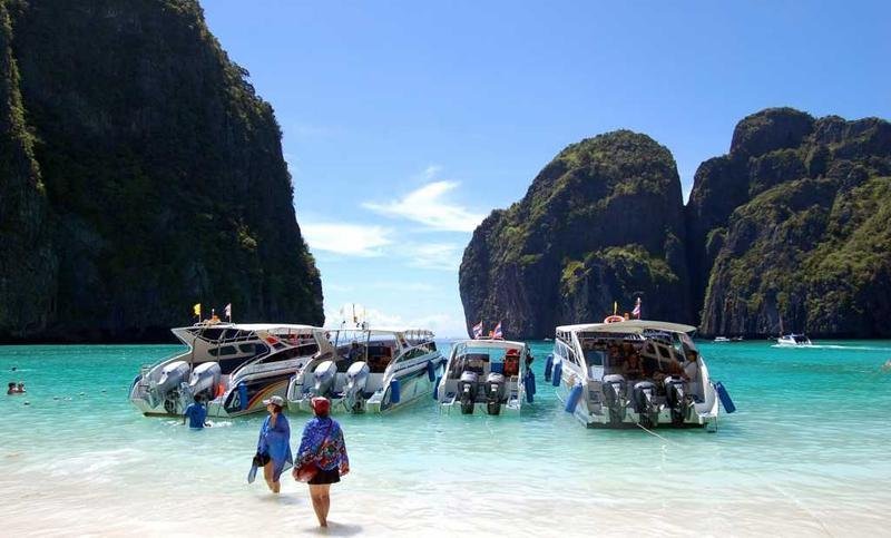  Thailanda va primi turiștii vaccinați fără restricții