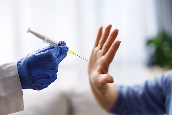  Autorităţile vor avea voie să afle cine nu s-a vaccinat. Legea tocmai a fost votată în Israel