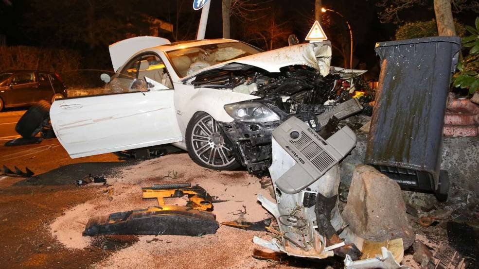  Bulgarii, buni de plată într-un accident cu un Mercedes şi un BMW la Pașcani