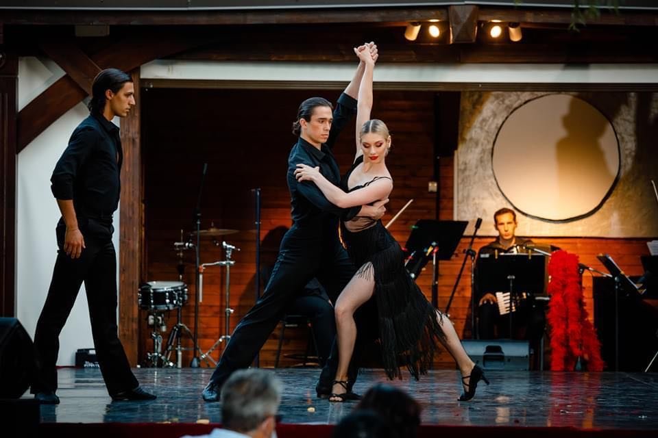  Premiera spectacolului „El Tango” se joacă cu casa închisă la Opera din Iași