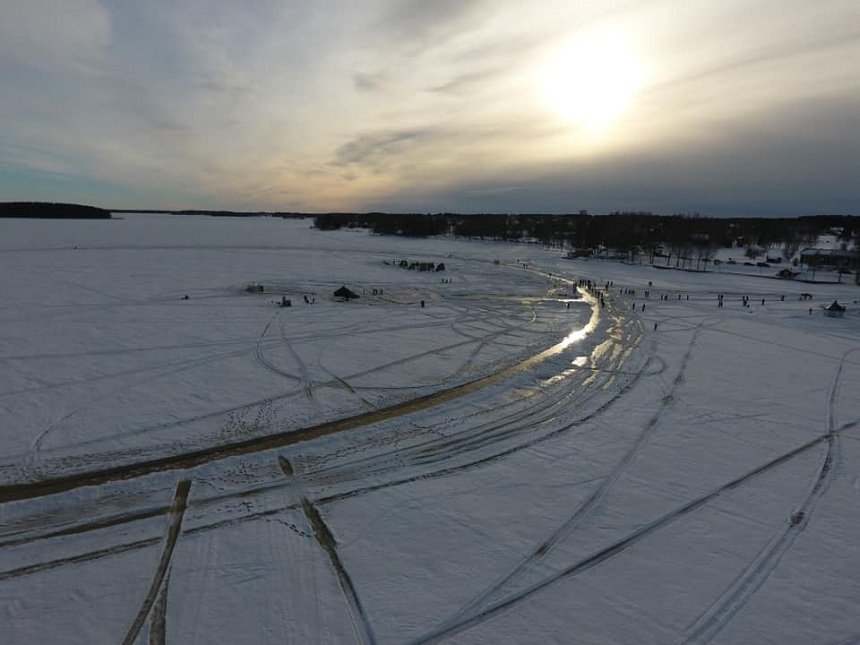  Finlandezii construiesc cel mai mare „carusel din gheaţă”