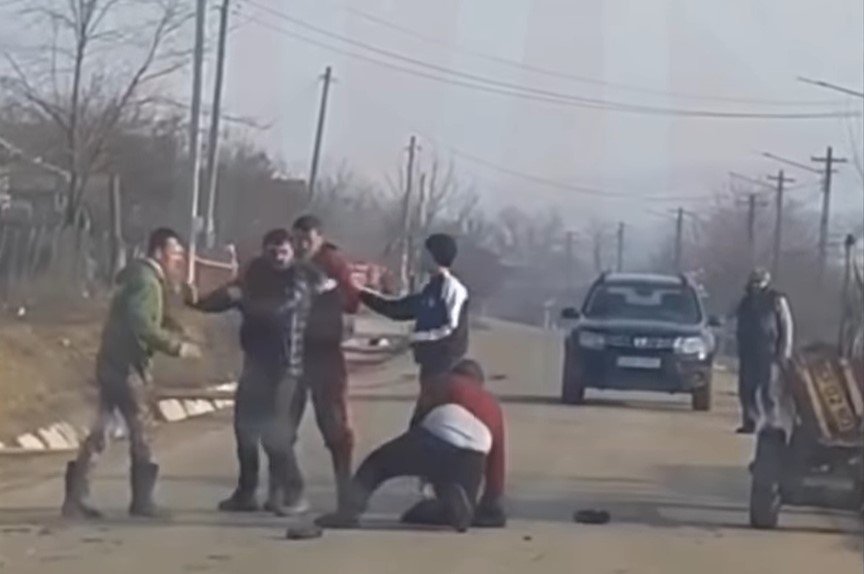  VIDEO: Indivizii care l-au lovit pe primarul din Roşcani petrec luna martie după gratii