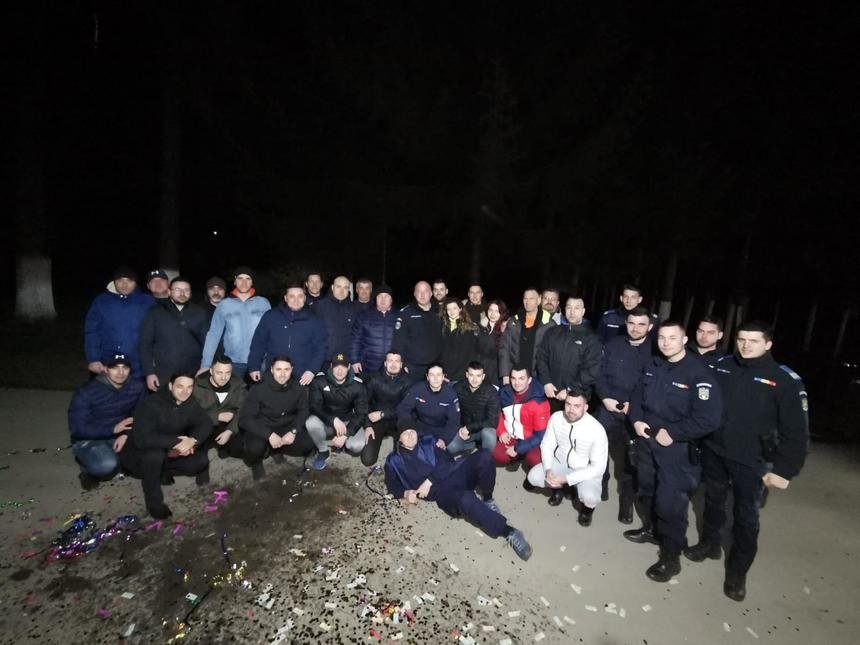  (VIDEO) Petrecere ilegală a jandarmilor din Braşov. Cu muzică şi băutură, dar fără mască