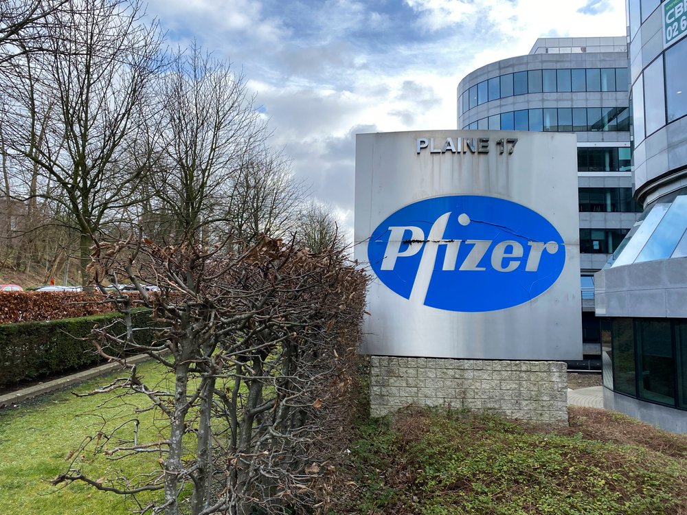  Pfizer face concedieri la centrul din Belgia şi transferă activităţile în România