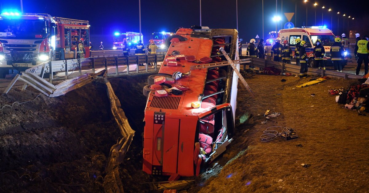  Şase morți şi 40 de răniți într-un accident în care a fost implicat un autocar din Ucraina