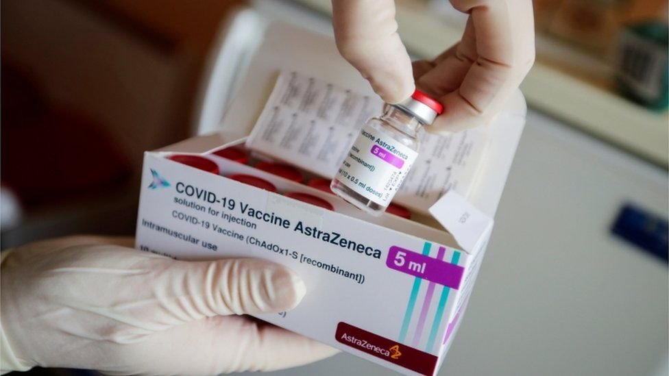  Austria suspendă vaccinările cu AstraZeneca după decesul unei persoane și îmbolnăvirii alteia