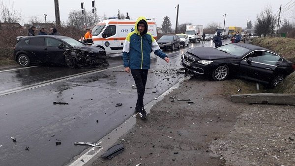 Cinci fotbaliști români, implicați într-un accident rutier grav în drum spre stadion