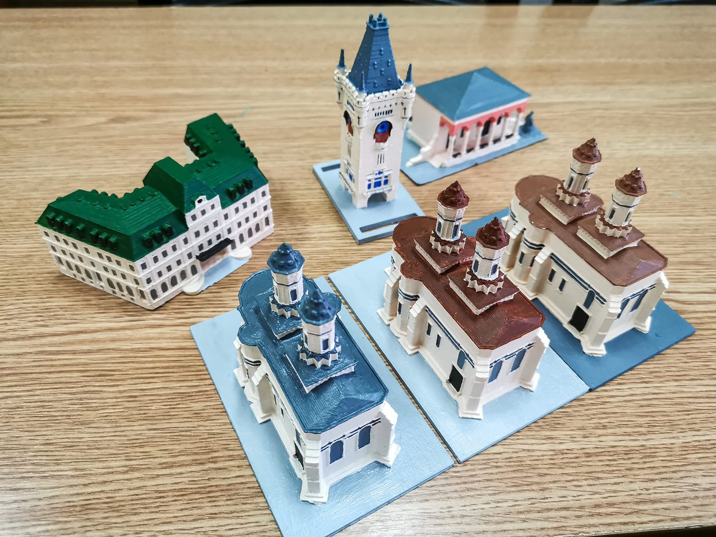  Clădiri emblematice din Iaşi, realizate în miniatură. Tehnica folosită este unică