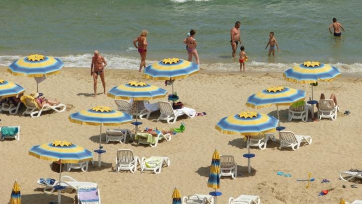  Bulgaria stabileşte reguli de vară pentru turişti, inclusiv referitoare la utilizarea umbrelelor