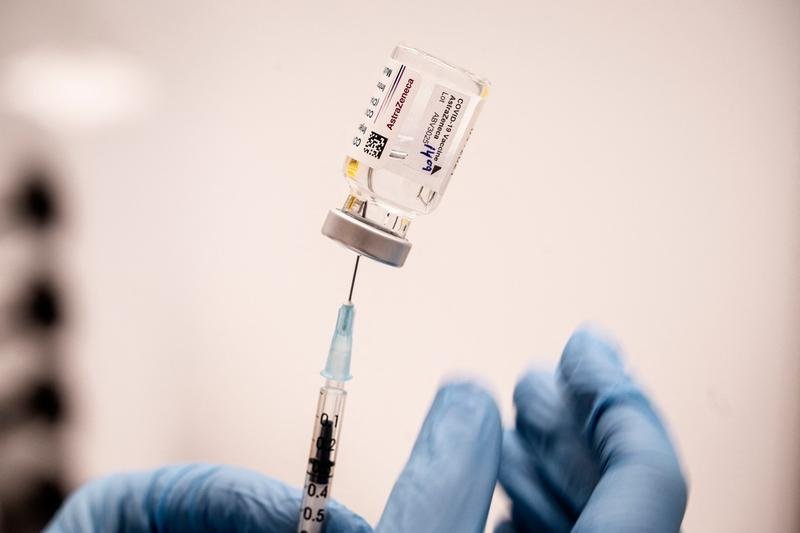  Analiză Bloomberg. Controversa vaccinului AstraZeneca riscă să bage UE într-o criză extremă