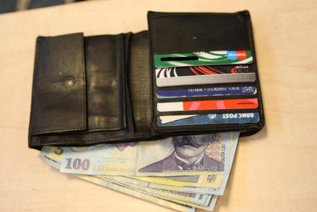  Botoşani: Bărbat de 72 de ani, prins la furat de portofele