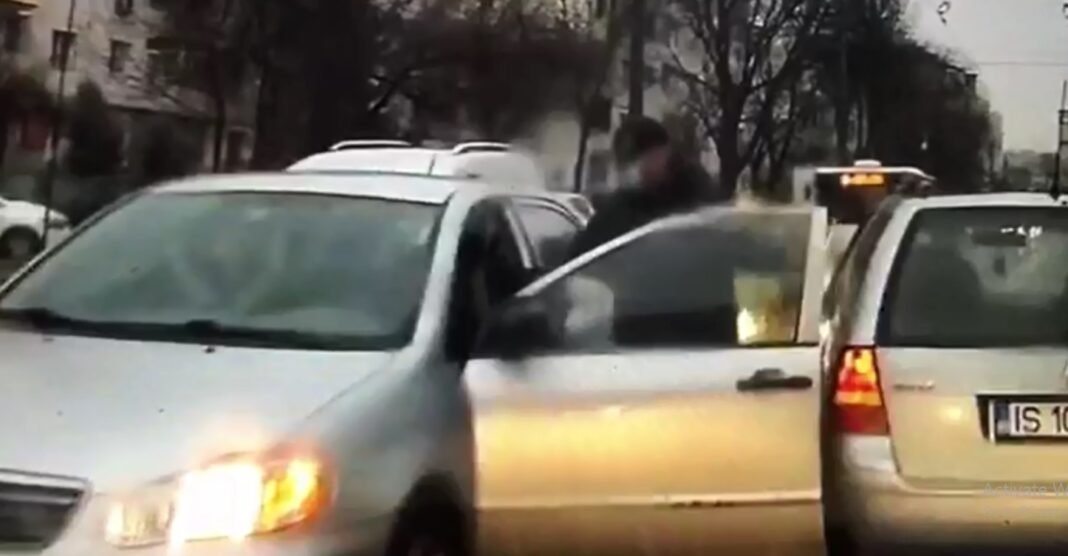  VIDEO Bătaie în trafic, de 400 de lei, în Iași. Un șofer și-a vărsat nervii în capul altuia