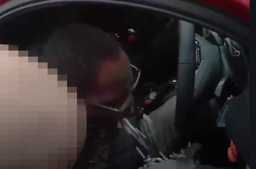 VIDEO Ce ascundea în gură un șofer oprit în trafic de polițiști. Imaginile fac înconjurul lumii