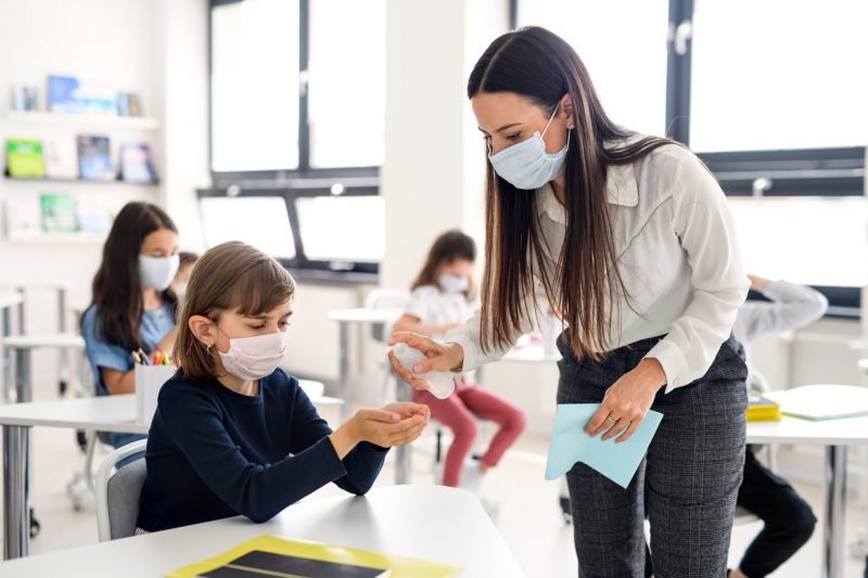  Bilanț de pandemie în școli: mai puține absențe, dar mai multe nemotivate