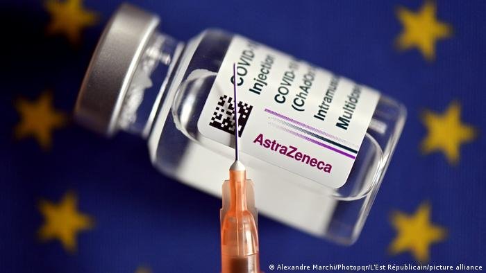  Aproape jumătate de milion de doze de vaccin AstraZeneca ajung în România vineri