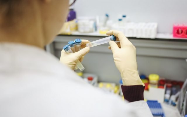 O tulpină nouă, ce poate reduce eficienţa vaccinurilor, descoperită la Suceava