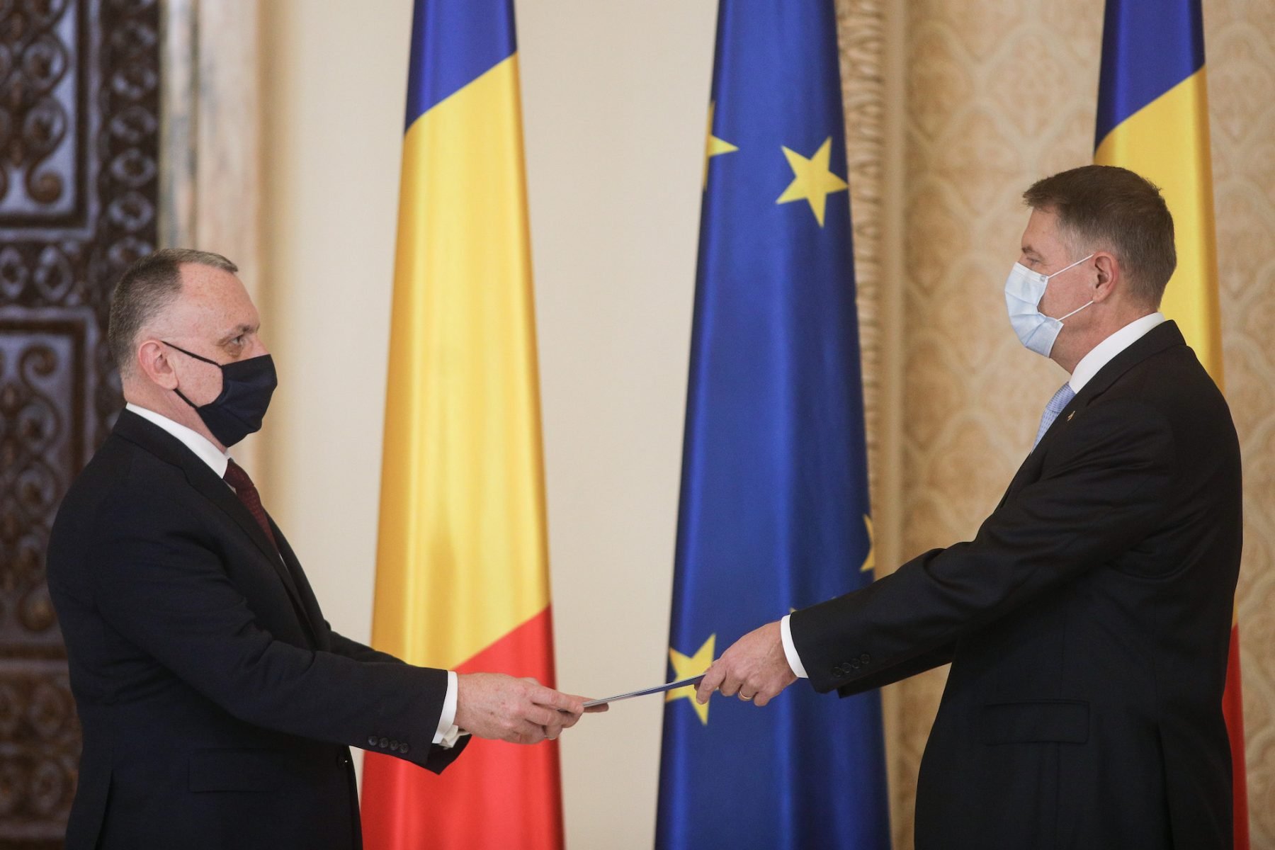  Klaus Iohannis l-a convocat la o şedinţă de urgenţă pe ministrul Educaţiei, Sorin Cîmpeanu