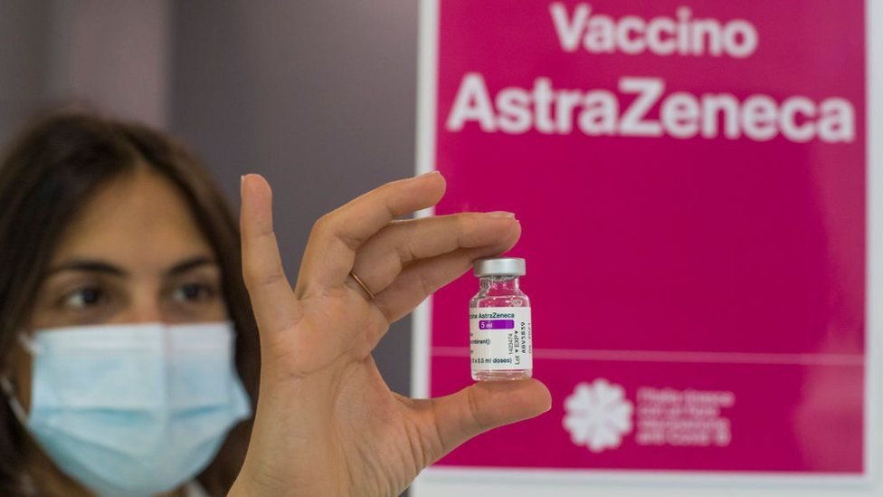  Oficial: Vaccinarea cu serul AstraZeneca continuă în România la toate grupele de vârstă