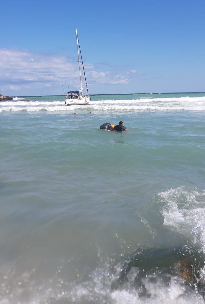  Doi scafandri au dispărut în timp ce supravegheau lucrările de înnisipare a plajei