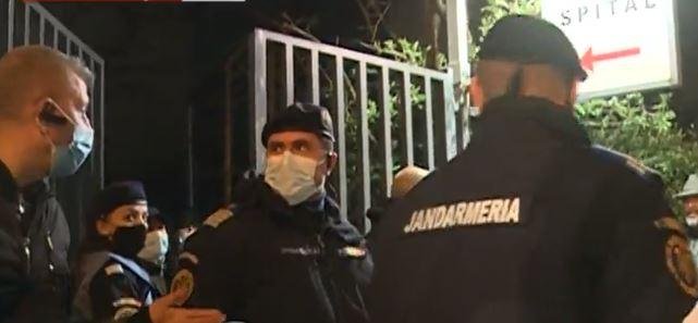  Incidente la spitalul Foișor: protestatarii anti-mască, îmbrânceli cu jandarmii