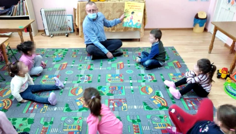  Iată cine face educație în România! Un ”porno-primar”, invitat să le citească povești copiilor la grădiniță