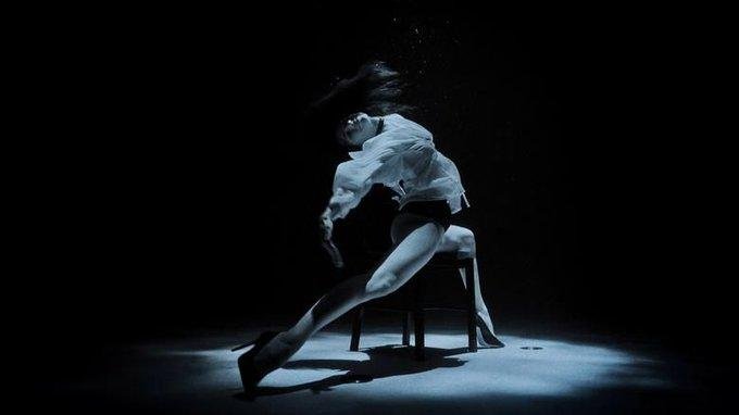  VIDEO Imagini care îți taie respirația: Coregrafa Ariadna Hafez dansează tango la 10 metri sub apă