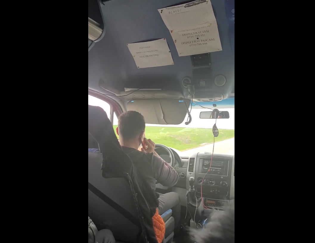  Cât de mult poate vorbi la telefon un șofer de microbuz în timpul cursei Iași-Pașcani!