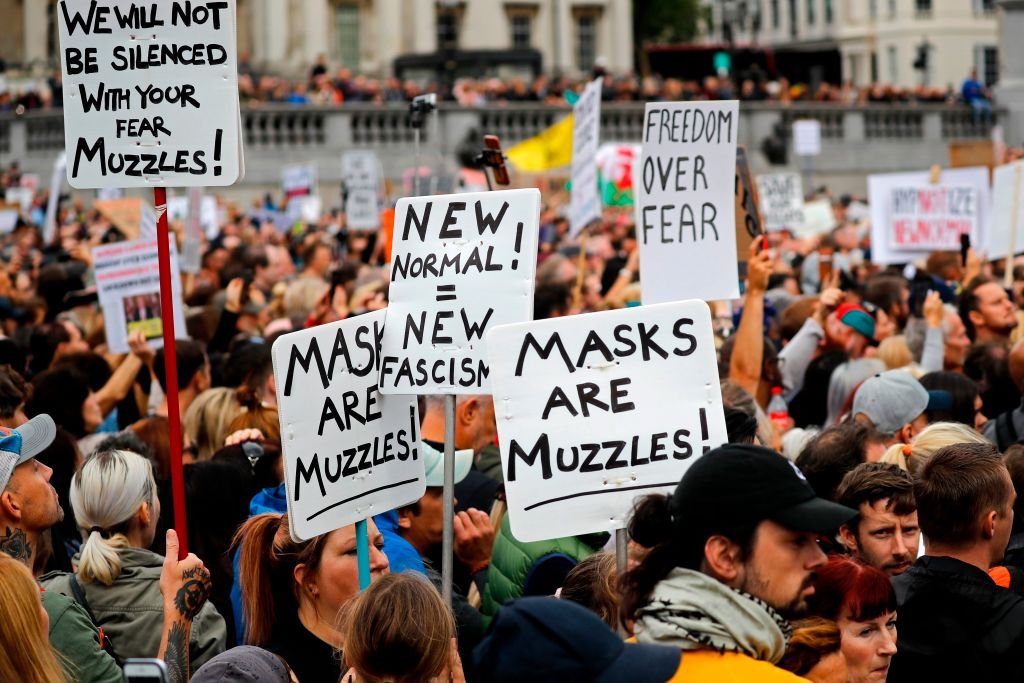  Nu doar noi o avem pe Şoşoacă! Manifestaţie la Londra împotriva izolării şi paşaportului vaccinal