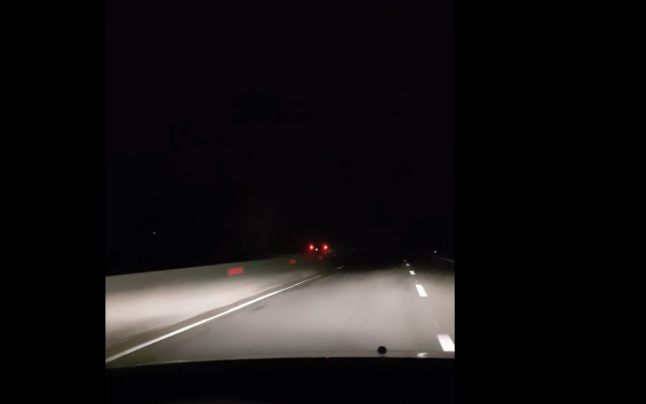  VIDEO O şoferiţă, filmată în timp ce circulă pe contrasens pe DN1. Poliţia Rutieră nu a intervenit, deşi a fost alarmată de două ori de un alt şofer
