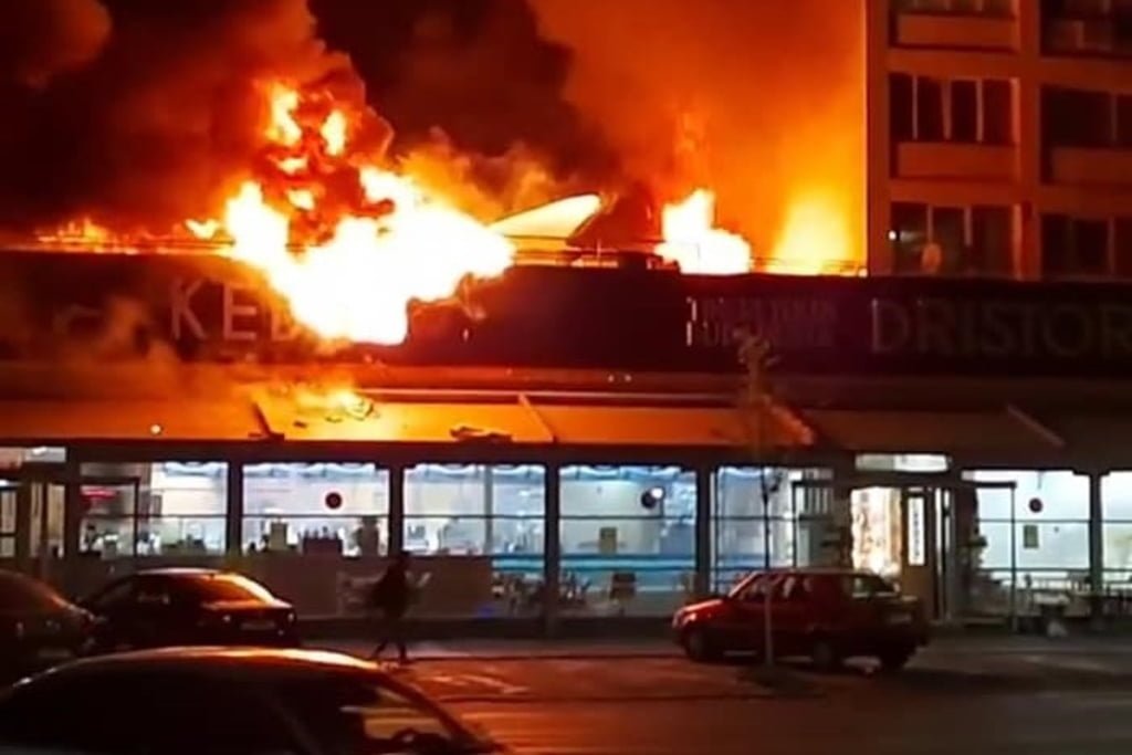  VIDEO: Incendiu violent la cel mai mare restaurant Dristor Doner Kebap din București
