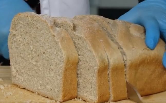  Prima pâine din România din făină de greier se fabrică la Iaşi