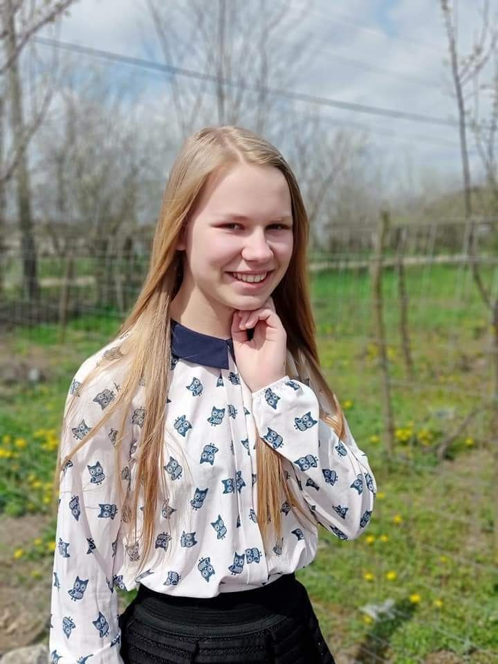  FOTO: Această fată de 15 ani din Iași este căutată de familie
