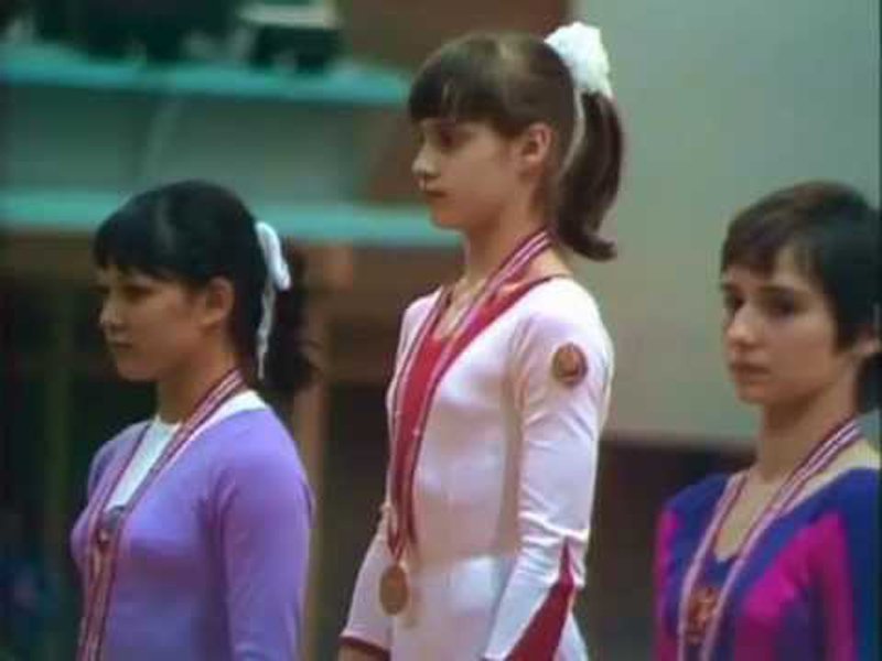  VIDEO 3 mai 1975, Nadia Comăneci devenea campioană absolută a Europei la gimnastică! Obținuse patru medalii de aur