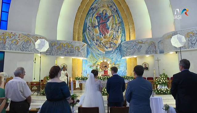  Episcopia Catolică încurajează tinerii să urmeze cursurile pentru logodnici